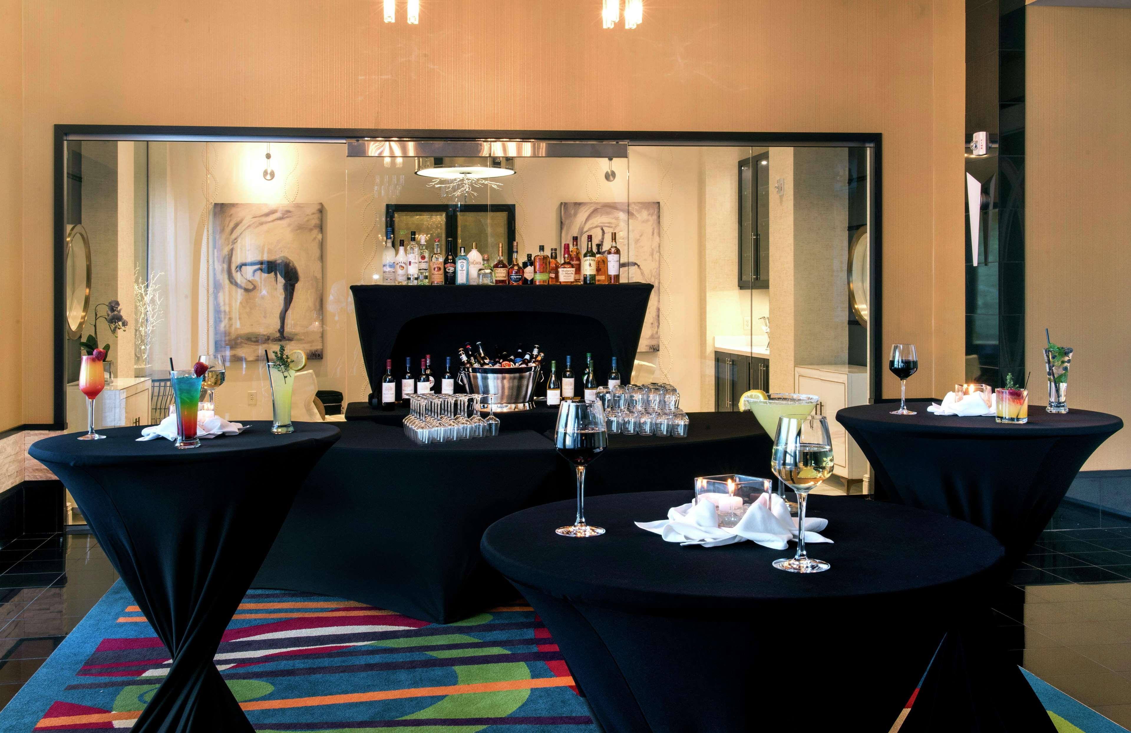 Hilton Garden Inn Raleigh/Crabtree Valley Eksteriør billede