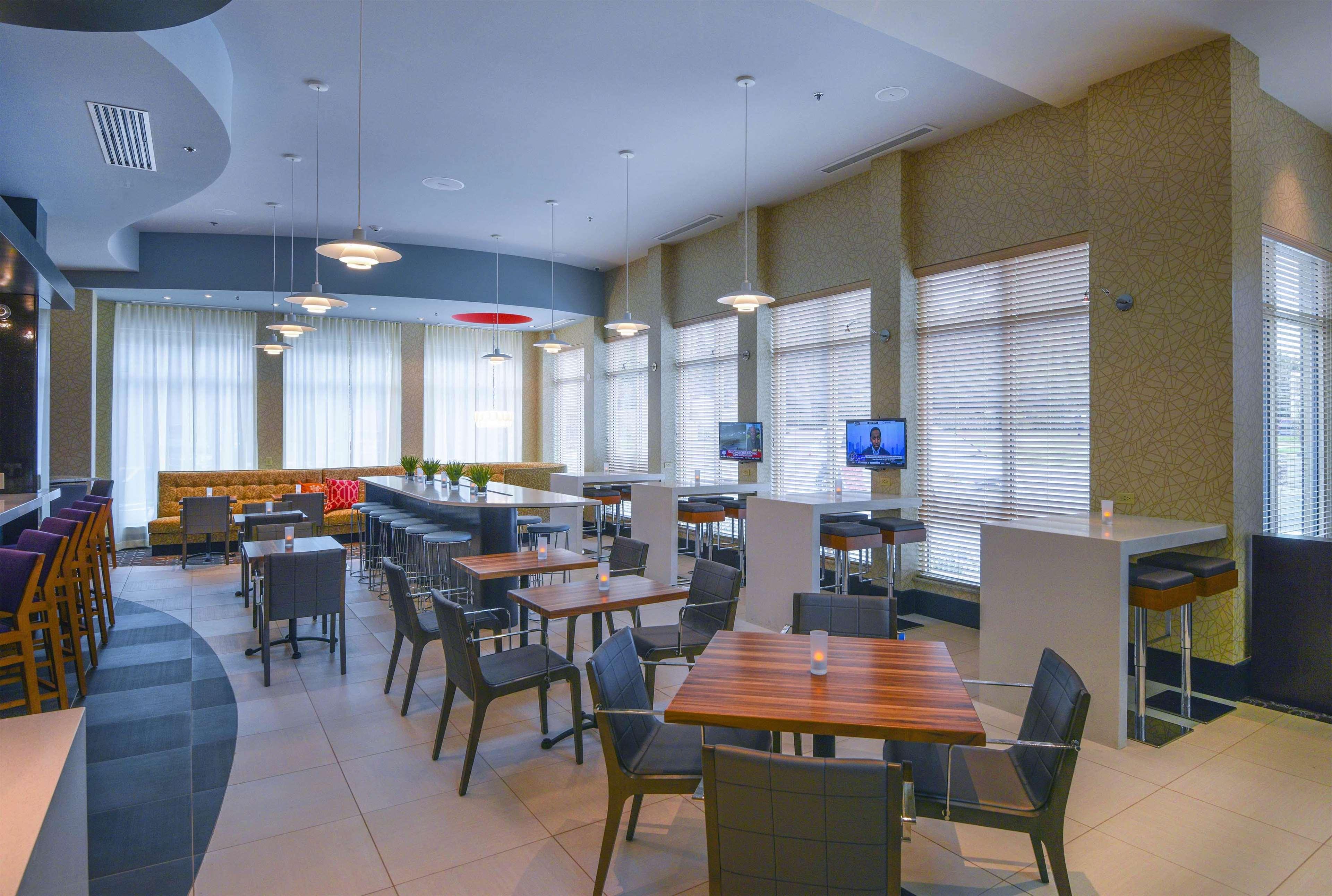 Hilton Garden Inn Raleigh/Crabtree Valley Eksteriør billede