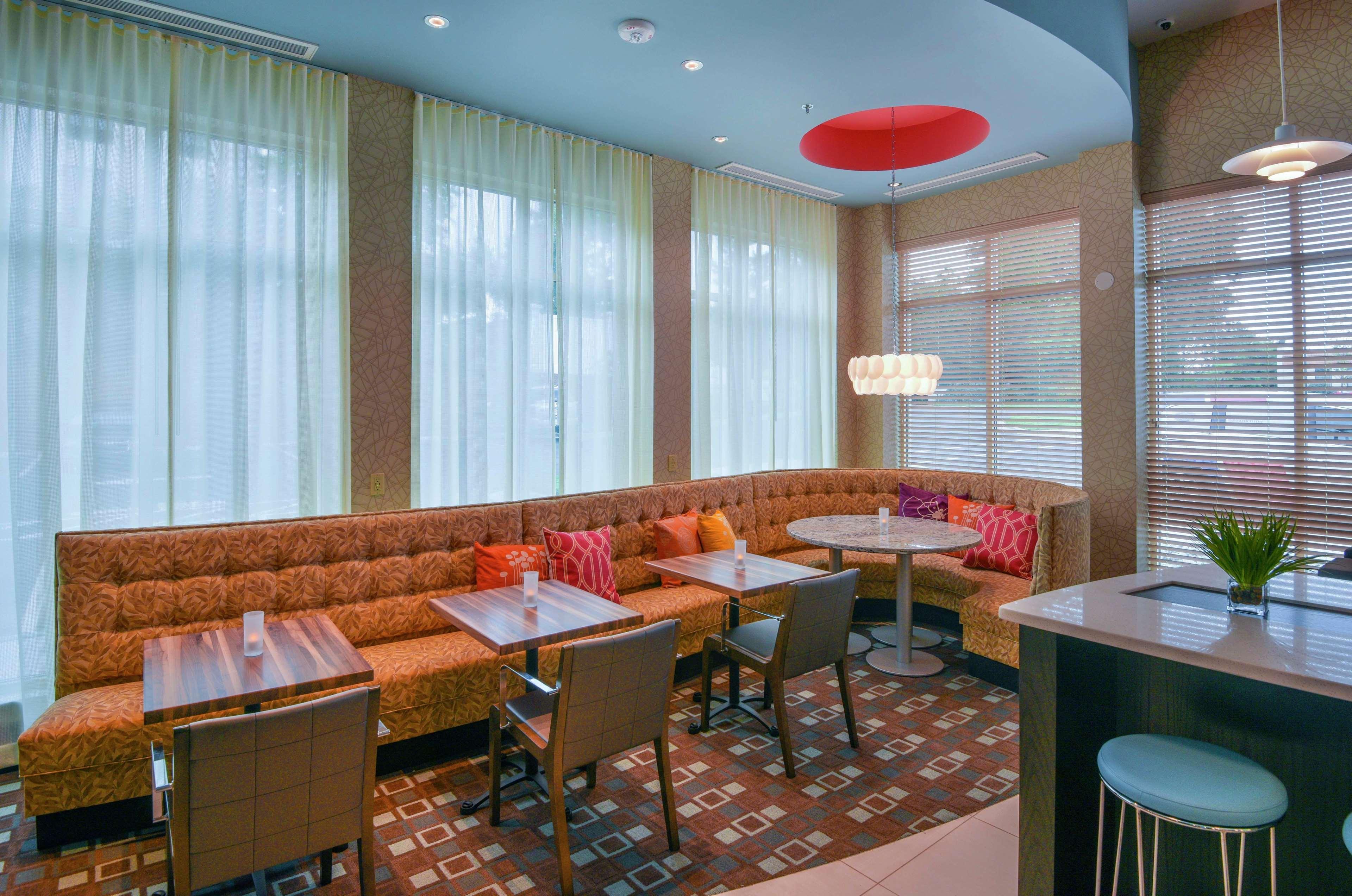 Hilton Garden Inn Raleigh/Crabtree Valley Eksteriør billede