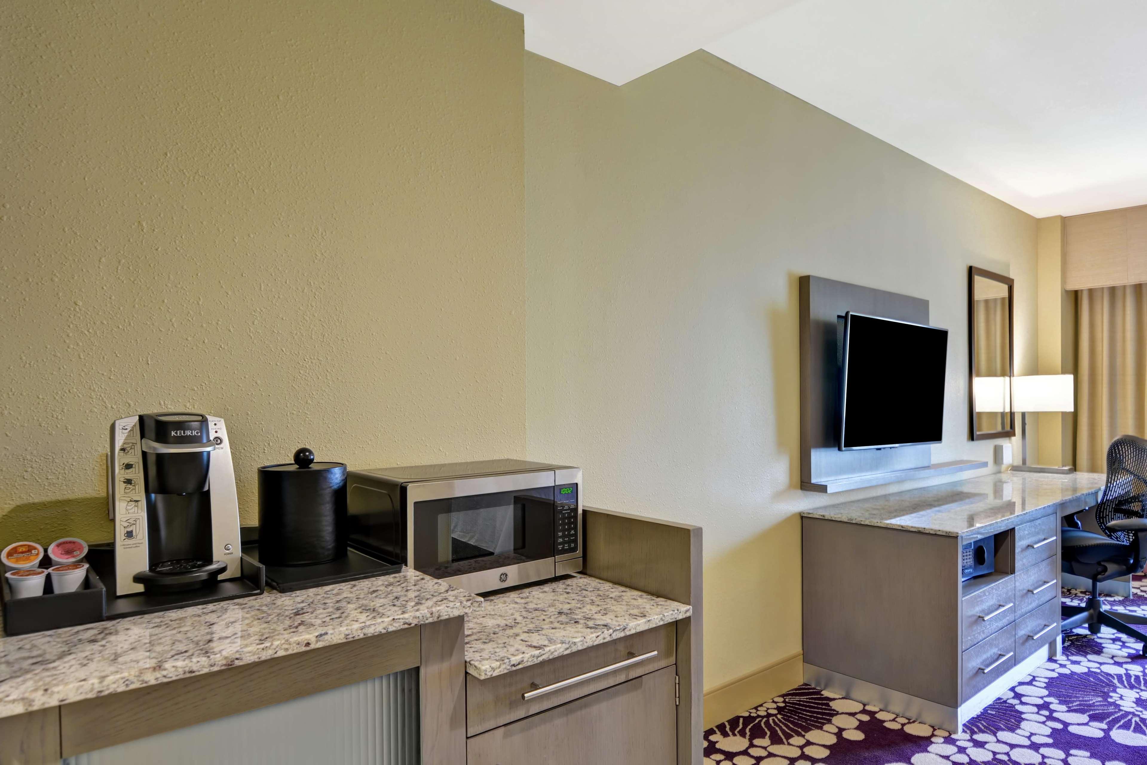 Hilton Garden Inn Raleigh/Crabtree Valley Eksteriør billede