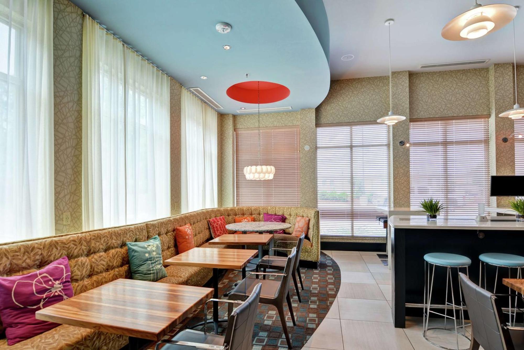 Hilton Garden Inn Raleigh/Crabtree Valley Eksteriør billede