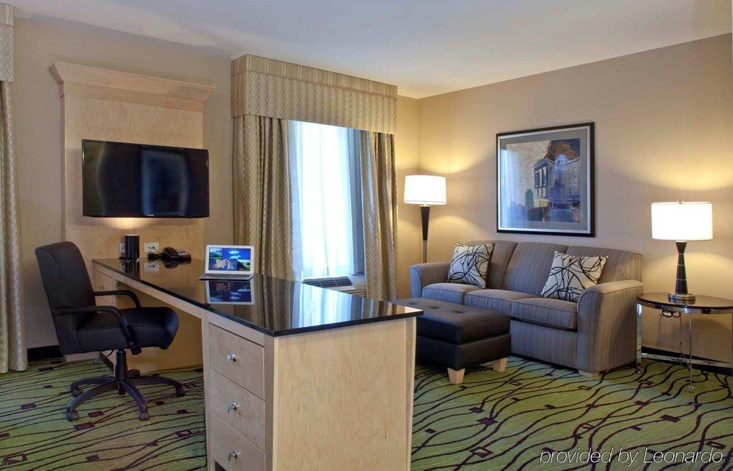 Hilton Garden Inn Raleigh/Crabtree Valley Eksteriør billede